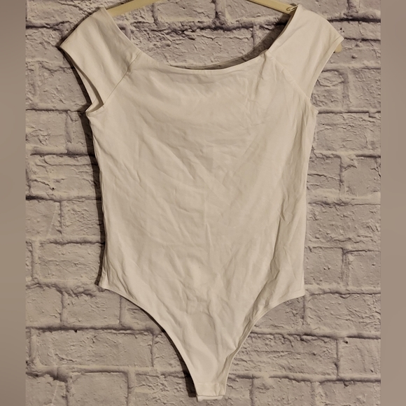 🤍Everlane NWOT Off Shoulder White Thong Bodysuit - Picture 4 of 13